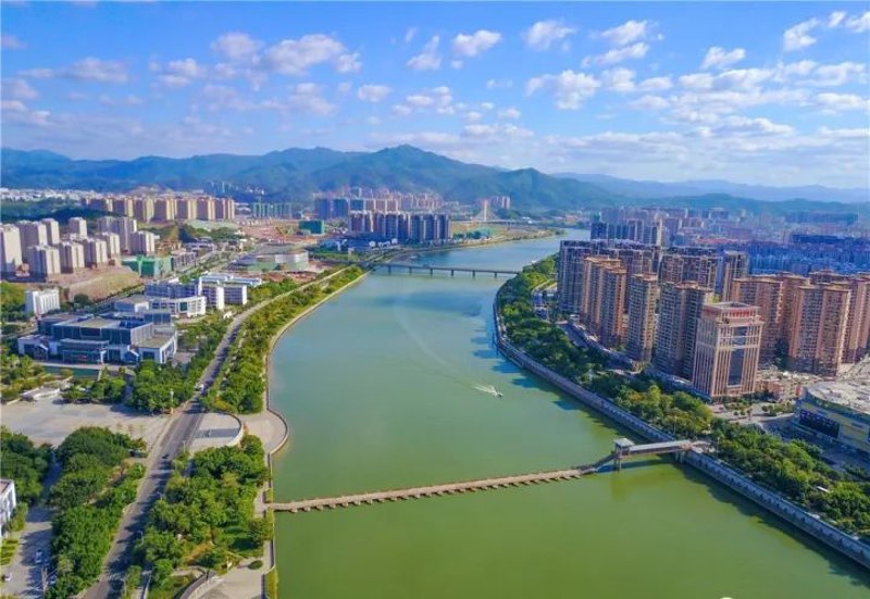 龙岩软件开发：科技之光点亮智慧未来